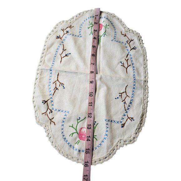 Vintage Hand embroidered Lace Detail Oval shaped napkin table linen handkerchief - Picture 11 of 11